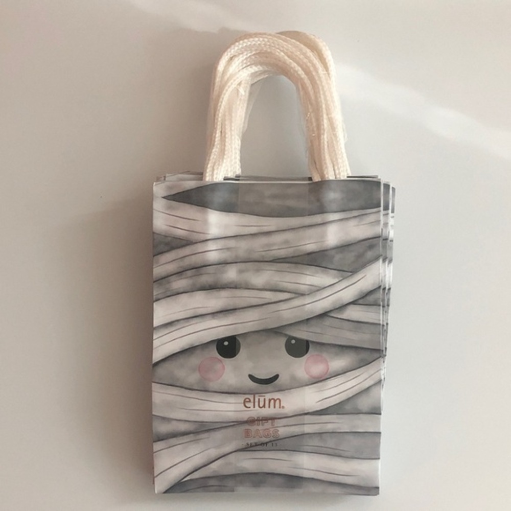 Mummy nwt elum Halloween Gift Bags set of 13 approx 5 x 7 without handles